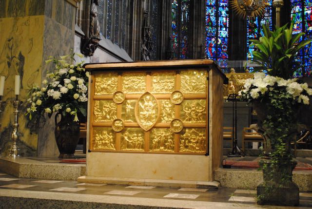 Luminous Splendour 10